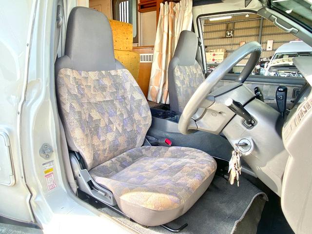 タウンエーストラック 　バンテック　アトム４０５　７名乗車　レンタアップ　ＦＦヒーター　ツインサブ　１５００Ｗインバータ　ルーフベント　サイドオーニング　サイクルキャリア　冷蔵庫　電子レンジ　マルチルーム　外部充電　走行充電（42枚目）