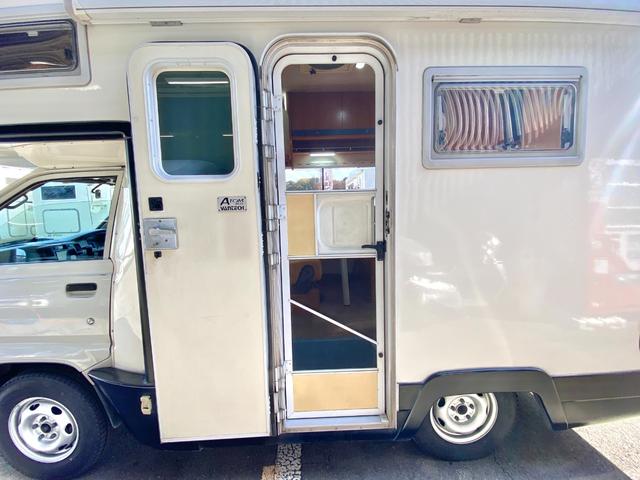 タウンエーストラック 　バンテック　アトム４０５　７名乗車　レンタアップ　ＦＦヒーター　ツインサブ　１５００Ｗインバータ　ルーフベント　サイドオーニング　サイクルキャリア　冷蔵庫　電子レンジ　マルチルーム　外部充電　走行充電（53枚目）