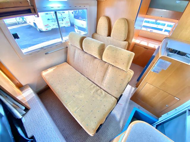 タウンエーストラック 　バンテック　アトム４０５　７名乗車　レンタアップ　ＦＦヒーター　ツインサブ　１５００Ｗインバータ　ルーフベント　サイドオーニング　サイクルキャリア　冷蔵庫　電子レンジ　マルチルーム　外部充電　走行充電（59枚目）