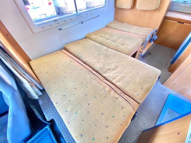 タウンエーストラック 　バンテック　アトム４０５　７名乗車　レンタアップ　ＦＦヒーター　ツインサブ　１５００Ｗインバータ　ルーフベント　サイドオーニング　サイクルキャリア　冷蔵庫　電子レンジ　マルチルーム　外部充電　走行充電（60枚目）