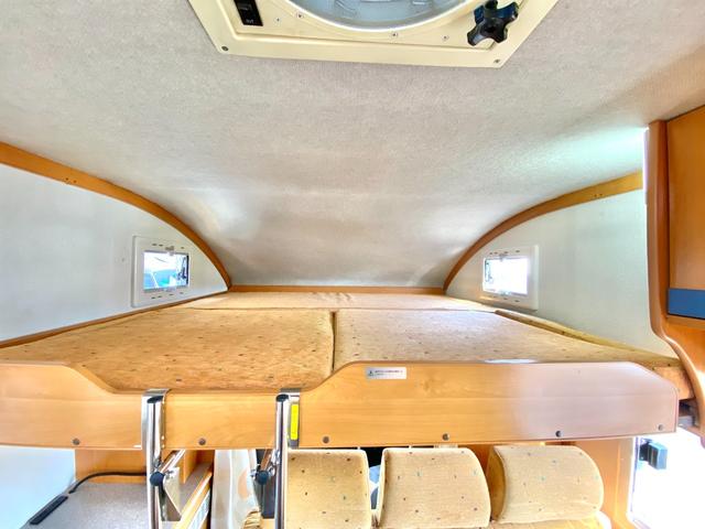 タウンエーストラック 　バンテック　アトム４０５　７名乗車　レンタアップ　ＦＦヒーター　ツインサブ　１５００Ｗインバータ　ルーフベント　サイドオーニング　サイクルキャリア　冷蔵庫　電子レンジ　マルチルーム　外部充電　走行充電（62枚目）