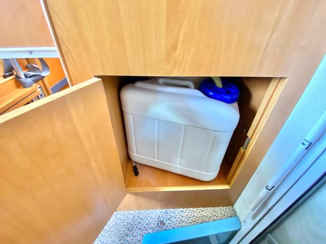 タウンエーストラック 　バンテック　アトム４０５　７名乗車　レンタアップ　ＦＦヒーター　ツインサブ　１５００Ｗインバータ　ルーフベント　サイドオーニング　サイクルキャリア　冷蔵庫　電子レンジ　マルチルーム　外部充電　走行充電（69枚目）