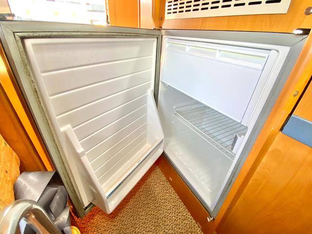 タウンエーストラック 　バンテック　アトム４０５　７名乗車　レンタアップ　ＦＦヒーター　ツインサブ　１５００Ｗインバータ　ルーフベント　サイドオーニング　サイクルキャリア　冷蔵庫　電子レンジ　マルチルーム　外部充電　走行充電（70枚目）