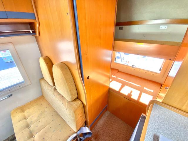 タウンエーストラック 　バンテック　アトム４０５　７名乗車　レンタアップ　ＦＦヒーター　ツインサブ　１５００Ｗインバータ　ルーフベント　サイドオーニング　サイクルキャリア　冷蔵庫　電子レンジ　マルチルーム　外部充電　走行充電（73枚目）