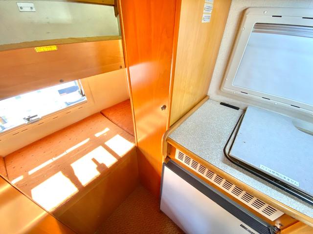 タウンエーストラック 　バンテック　アトム４０５　７名乗車　レンタアップ　ＦＦヒーター　ツインサブ　１５００Ｗインバータ　ルーフベント　サイドオーニング　サイクルキャリア　冷蔵庫　電子レンジ　マルチルーム　外部充電　走行充電（76枚目）