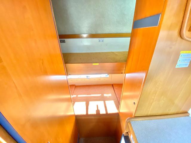 タウンエーストラック 　バンテック　アトム４０５　７名乗車　レンタアップ　ＦＦヒーター　ツインサブ　１５００Ｗインバータ　ルーフベント　サイドオーニング　サイクルキャリア　冷蔵庫　電子レンジ　マルチルーム　外部充電　走行充電（78枚目）