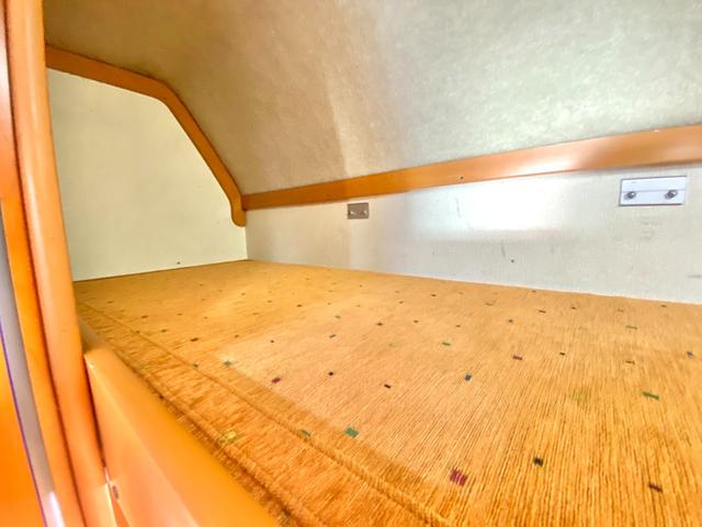 タウンエーストラック 　バンテック　アトム４０５　７名乗車　レンタアップ　ＦＦヒーター　ツインサブ　１５００Ｗインバータ　ルーフベント　サイドオーニング　サイクルキャリア　冷蔵庫　電子レンジ　マルチルーム　外部充電　走行充電（79枚目）