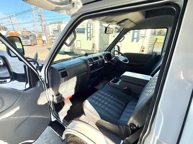 ボンゴトラック 　ＡｔｏＺ　アミティ　ポルト　ウィンドウエアコン　ソーラーパネル　オートライト社外品　テレビ　１２Ｖ冷蔵庫　マックスファン　キッチン　シンク　２０００Ｗインバーター　走行充電　ＥＴＣ２．０（30枚目）