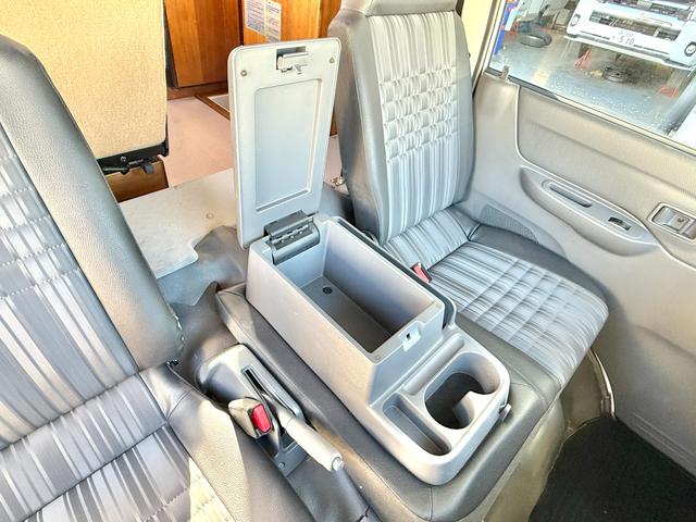 ボンゴトラック 　ＡｔｏＺ　アミティ　ポルト　ウィンドウエアコン　ソーラーパネル　オートライト社外品　テレビ　１２Ｖ冷蔵庫　マックスファン　キッチン　シンク　２０００Ｗインバーター　走行充電　ＥＴＣ２．０（40枚目）