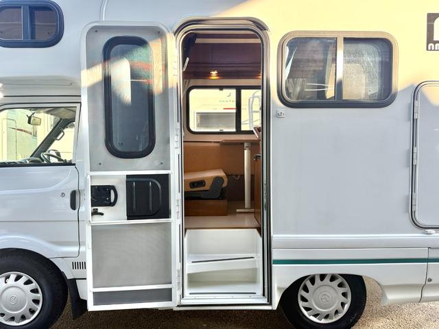 ボンゴトラック 　ＡｔｏＺ　アミティ　ポルト　ウィンドウエアコン　ソーラーパネル　オートライト社外品　テレビ　１２Ｖ冷蔵庫　マックスファン　キッチン　シンク　２０００Ｗインバーター　走行充電　ＥＴＣ２．０（42枚目）