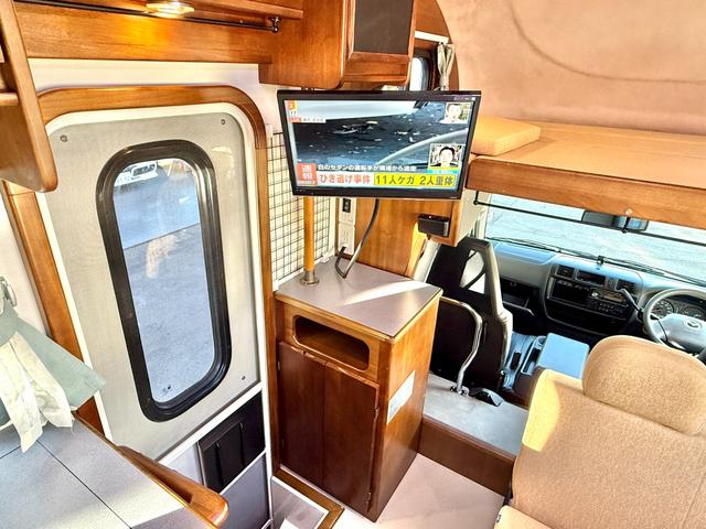 ボンゴトラック 　ＡｔｏＺ　アミティ　ポルト　ウィンドウエアコン　ソーラーパネル　オートライト社外品　テレビ　１２Ｖ冷蔵庫　マックスファン　キッチン　シンク　２０００Ｗインバーター　走行充電　ＥＴＣ２．０（44枚目）