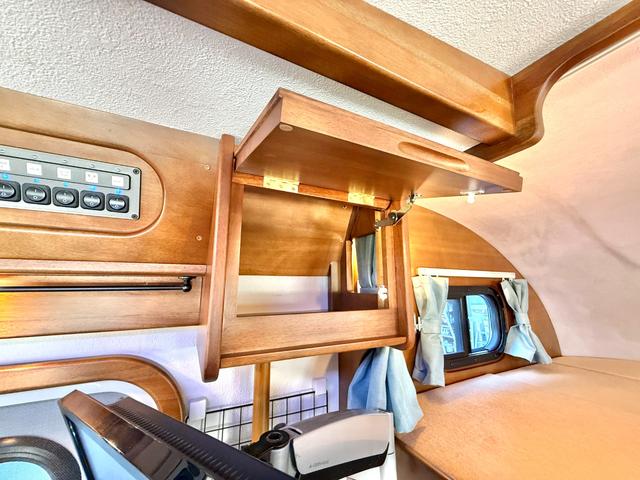 ボンゴトラック 　ＡｔｏＺ　アミティ　ポルト　ウィンドウエアコン　ソーラーパネル　オートライト社外品　テレビ　１２Ｖ冷蔵庫　マックスファン　キッチン　シンク　２０００Ｗインバーター　走行充電　ＥＴＣ２．０（45枚目）