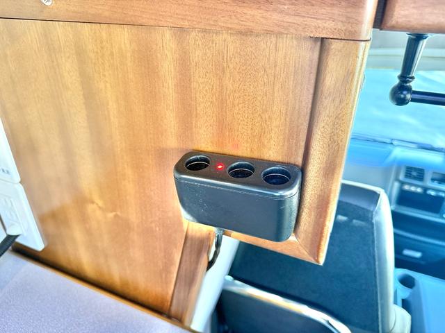 ボンゴトラック 　ＡｔｏＺ　アミティ　ポルト　ウィンドウエアコン　ソーラーパネル　オートライト社外品　テレビ　１２Ｖ冷蔵庫　マックスファン　キッチン　シンク　２０００Ｗインバーター　走行充電　ＥＴＣ２．０（48枚目）