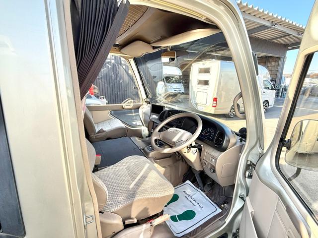 コースター 　キャンピングカーハタナカ製　オリジナルキャンパー　１０名乗車　ＮＯｘ・ＰＭ適合車　バスコン　リチウムイオンバッテリー　サイドオーニング　３０００Ｗインバーター　電子レンジ　テレビ　１２Ｖ冷蔵庫（26枚目）