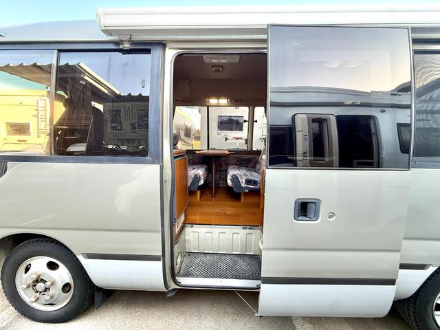 コースター 　キャンピングカーハタナカ製　オリジナルキャンパー　１０名乗車　ＮＯｘ・ＰＭ適合車　バスコン　リチウムイオンバッテリー　サイドオーニング　３０００Ｗインバーター　電子レンジ　テレビ　１２Ｖ冷蔵庫（40枚目）