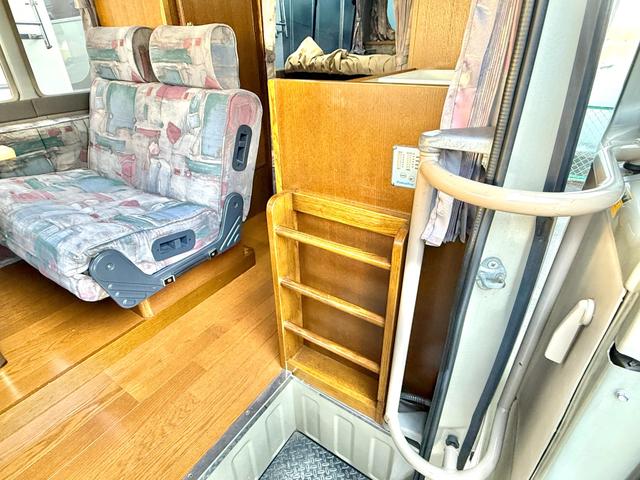 コースター 　キャンピングカーハタナカ製　オリジナルキャンパー　１０名乗車　ＮＯｘ・ＰＭ適合車　バスコン　リチウムイオンバッテリー　サイドオーニング　３０００Ｗインバーター　電子レンジ　テレビ　１２Ｖ冷蔵庫（42枚目）