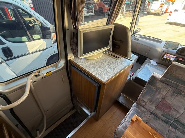 コースター 　キャンピングカーハタナカ製　オリジナルキャンパー　１０名乗車　ＮＯｘ・ＰＭ適合車　バスコン　リチウムイオンバッテリー　サイドオーニング　３０００Ｗインバーター　電子レンジ　テレビ　１２Ｖ冷蔵庫（43枚目）