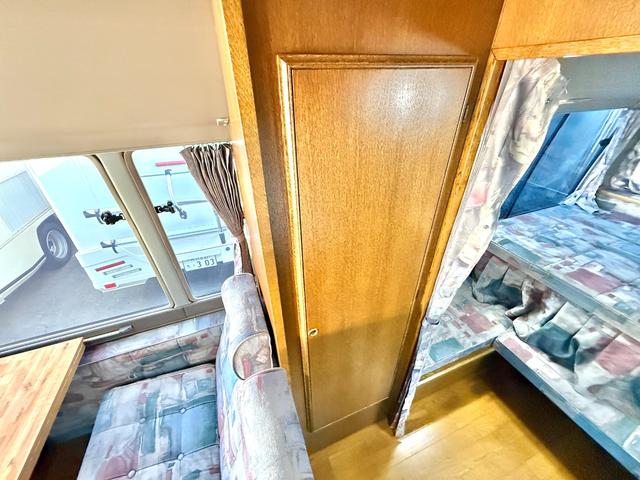 コースター 　キャンピングカーハタナカ製　オリジナルキャンパー　１０名乗車　ＮＯｘ・ＰＭ適合車　バスコン　リチウムイオンバッテリー　サイドオーニング　３０００Ｗインバーター　電子レンジ　テレビ　１２Ｖ冷蔵庫（53枚目）