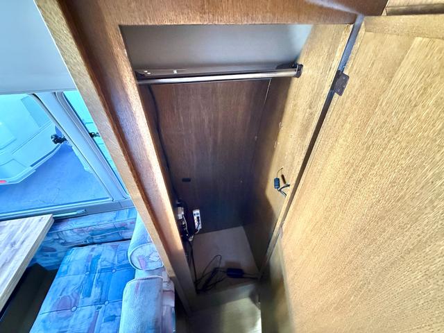 コースター 　キャンピングカーハタナカ製　オリジナルキャンパー　１０名乗車　ＮＯｘ・ＰＭ適合車　バスコン　リチウムイオンバッテリー　サイドオーニング　３０００Ｗインバーター　電子レンジ　テレビ　１２Ｖ冷蔵庫（54枚目）