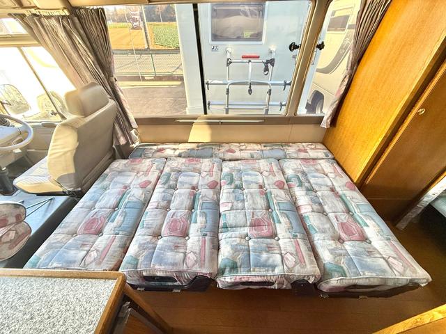 コースター 　キャンピングカーハタナカ製　オリジナルキャンパー　１０名乗車　ＮＯｘ・ＰＭ適合車　バスコン　リチウムイオンバッテリー　サイドオーニング　３０００Ｗインバーター　電子レンジ　テレビ　１２Ｖ冷蔵庫（61枚目）