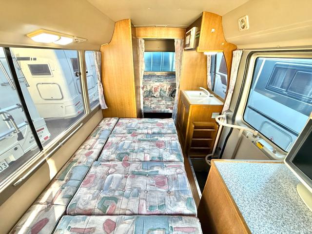 コースター 　キャンピングカーハタナカ製　オリジナルキャンパー　１０名乗車　ＮＯｘ・ＰＭ適合車　バスコン　リチウムイオンバッテリー　サイドオーニング　３０００Ｗインバーター　電子レンジ　テレビ　１２Ｖ冷蔵庫（62枚目）