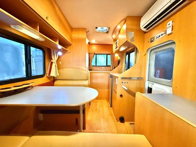 カムロード キャンピングワークス オルビス ユーロ ディーゼル レンタアップ車 タイベル交換済 家庭用エアコン FFヒータ- リアヒーター トリプルサブバッテリー サイドオーニング マルチルーム 電子レンジ(2枚目)