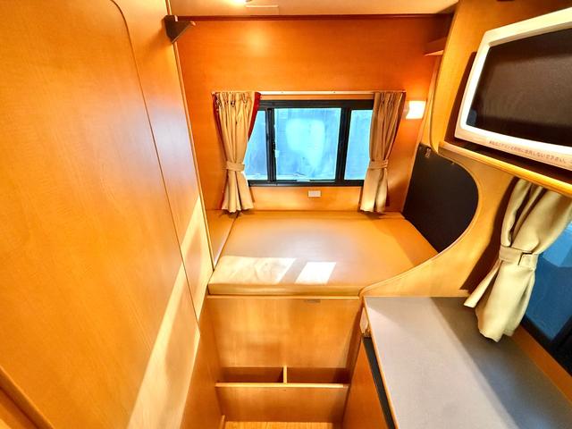 カムロード キャンピングワークス オルビス ユーロ ディーゼル レンタアップ車 タイベル交換済 家庭用エアコン FFヒータ- リアヒーター トリプルサブバッテリー サイドオーニング マルチルーム 電子レンジ(6枚目)