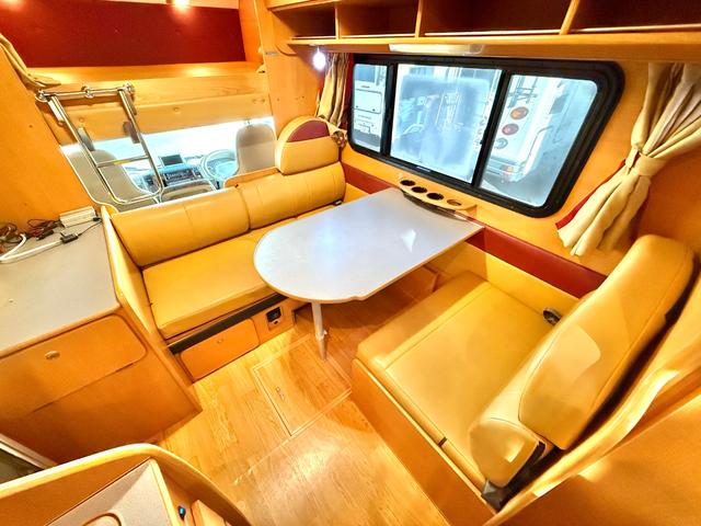 カムロード キャンピングワークス オルビス ユーロ ディーゼル レンタアップ車 タイベル交換済 家庭用エアコン FFヒータ- リアヒーター トリプルサブバッテリー サイドオーニング マルチルーム 電子レンジ(9枚目)