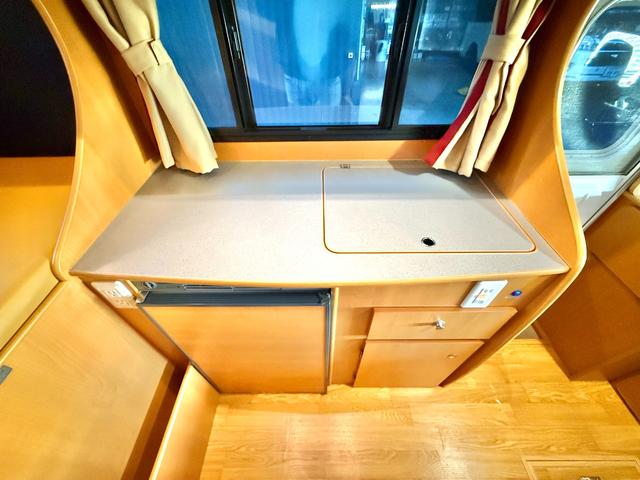 カムロード キャンピングワークス オルビス ユーロ ディーゼル レンタアップ車 タイベル交換済 家庭用エアコン FFヒータ- リアヒーター トリプルサブバッテリー サイドオーニング マルチルーム 電子レンジ(12枚目)