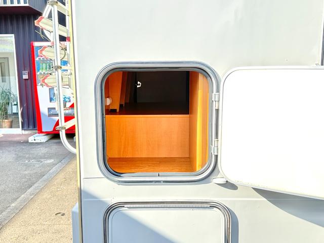 カムロード キャンピングワークス オルビス ユーロ ディーゼル レンタアップ車 タイベル交換済 家庭用エアコン FFヒータ- リアヒーター トリプルサブバッテリー サイドオーニング マルチルーム 電子レンジ(26枚目)