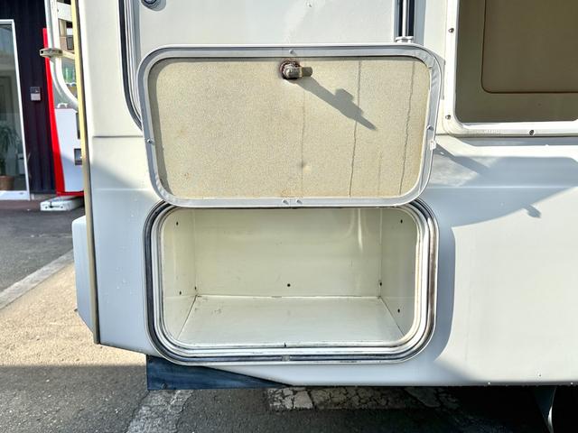 カムロード キャンピングワークス オルビス ユーロ ディーゼル レンタアップ車 タイベル交換済 家庭用エアコン FFヒータ- リアヒーター トリプルサブバッテリー サイドオーニング マルチルーム 電子レンジ(28枚目)