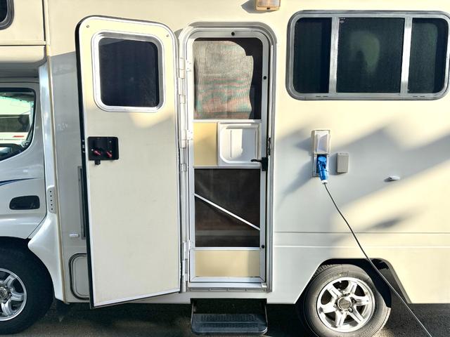 カムロード キャンピングワークス オルビス ユーロ ディーゼル レンタアップ車 タイベル交換済 家庭用エアコン FFヒータ- リアヒーター トリプルサブバッテリー サイドオーニング マルチルーム 電子レンジ(55枚目)