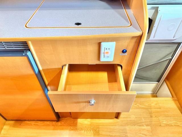 カムロード キャンピングワークス オルビス ユーロ ディーゼル レンタアップ車 タイベル交換済 家庭用エアコン FFヒータ- リアヒーター トリプルサブバッテリー サイドオーニング マルチルーム 電子レンジ(61枚目)