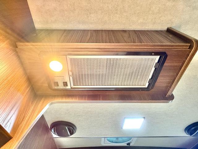 カムロード 　バンテック　コルドリーブス　ディーゼル４ＷＤ　ダブルタイヤ　ワンオーナー車　家庭用エアコン　ＦＦヒータ－　前後社外ショックアブソーバー　トリプルサブバッテリー　１５００Ｗインバーター　電子レンジ（10枚目）