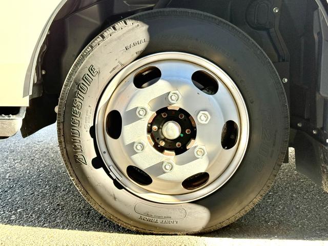 カムロード 　バンテック　コルドリーブス　ディーゼル４ＷＤ　ダブルタイヤ　ワンオーナー車　家庭用エアコン　ＦＦヒータ－　前後社外ショックアブソーバー　トリプルサブバッテリー　１５００Ｗインバーター　電子レンジ（24枚目）