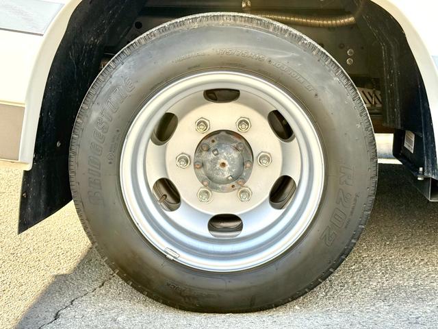 カムロード 　バンテック　コルドリーブス　ディーゼル４ＷＤ　ダブルタイヤ　ワンオーナー車　家庭用エアコン　ＦＦヒータ－　前後社外ショックアブソーバー　トリプルサブバッテリー　１５００Ｗインバーター　電子レンジ（26枚目）