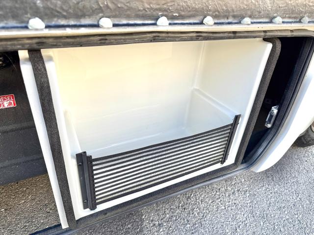 カムロード 　バンテック　コルドリーブス　ディーゼル４ＷＤ　ダブルタイヤ　ワンオーナー車　家庭用エアコン　ＦＦヒータ－　前後社外ショックアブソーバー　トリプルサブバッテリー　１５００Ｗインバーター　電子レンジ（38枚目）