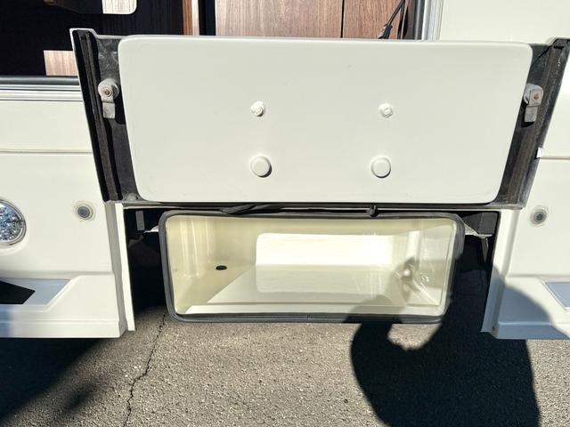 カムロード 　バンテック　コルドリーブス　ディーゼル４ＷＤ　ダブルタイヤ　ワンオーナー車　家庭用エアコン　ＦＦヒータ－　前後社外ショックアブソーバー　トリプルサブバッテリー　１５００Ｗインバーター　電子レンジ（42枚目）