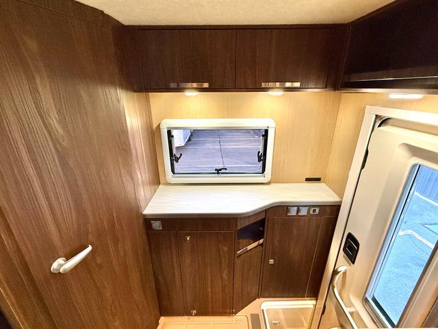 カムロード 　バンテック　コルドリーブス　ディーゼル４ＷＤ　ダブルタイヤ　ワンオーナー車　家庭用エアコン　ＦＦヒータ－　前後社外ショックアブソーバー　トリプルサブバッテリー　１５００Ｗインバーター　電子レンジ（62枚目）