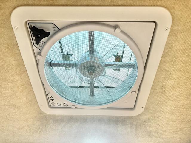 カムロード 　バンテック　コルドリーブス　ディーゼル４ＷＤ　ダブルタイヤ　ワンオーナー車　家庭用エアコン　ＦＦヒータ－　前後社外ショックアブソーバー　トリプルサブバッテリー　１５００Ｗインバーター　電子レンジ（76枚目）