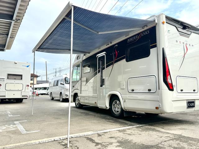 コースタービッグバン 　ナッツＲＶ　ボーダーバンクス　タイプＴ　エボリューション　後部オリジナルオーダー仕様　１０名乗車　家庭用エアコン　ＦＦヒーター　温水ボイラー　９０Ｌ給排水タンク　マルチルーム　カセットトイレ（19枚目）