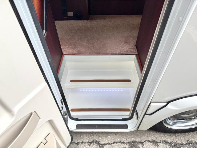 コースタービッグバン 　ナッツＲＶ　ボーダーバンクス　タイプＴ　エボリューション　後部オリジナルオーダー仕様　１０名乗車　家庭用エアコン　ＦＦヒーター　温水ボイラー　９０Ｌ給排水タンク　マルチルーム　カセットトイレ（56枚目）