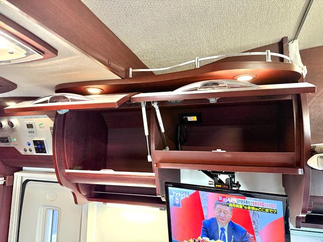 コースタービッグバン 　ナッツＲＶ　ボーダーバンクス　タイプＴ　エボリューション　後部オリジナルオーダー仕様　１０名乗車　家庭用エアコン　ＦＦヒーター　温水ボイラー　９０Ｌ給排水タンク　マルチルーム　カセットトイレ（58枚目）