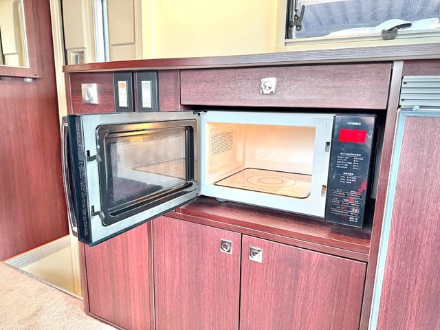 コースタービッグバン 　ナッツＲＶ　ボーダーバンクス　タイプＴ　エボリューション　後部オリジナルオーダー仕様　１０名乗車　家庭用エアコン　ＦＦヒーター　温水ボイラー　９０Ｌ給排水タンク　マルチルーム　カセットトイレ（63枚目）