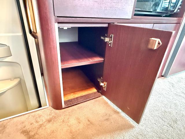 コースタービッグバン 　ナッツＲＶ　ボーダーバンクス　タイプＴ　エボリューション　後部オリジナルオーダー仕様　１０名乗車　家庭用エアコン　ＦＦヒーター　温水ボイラー　９０Ｌ給排水タンク　マルチルーム　カセットトイレ（67枚目）