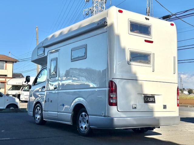 ハイエースワゴン 　ファンルーチェ　セレンゲティ　ツインサブバッテリー　ＦＦヒータ－　リアヒーター　リアクーラー　２０００Ｗインバーター　サイドオーニング　ルーフベント　テレビ　１２Ｖ冷蔵庫　外部充電　キッチン　コンロ（19枚目）