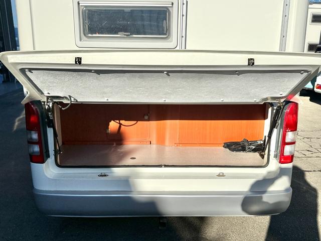 ハイエースワゴン 　ファンルーチェ　セレンゲティ　ツインサブバッテリー　ＦＦヒータ－　リアヒーター　リアクーラー　２０００Ｗインバーター　サイドオーニング　ルーフベント　テレビ　１２Ｖ冷蔵庫　外部充電　キッチン　コンロ（30枚目）