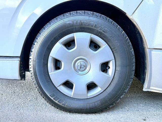 ハイエースワゴン 　ファンルーチェ　セレンゲティ　ツインサブバッテリー　ＦＦヒータ－　リアヒーター　リアクーラー　２０００Ｗインバーター　サイドオーニング　ルーフベント　テレビ　１２Ｖ冷蔵庫　外部充電　キッチン　コンロ（32枚目）