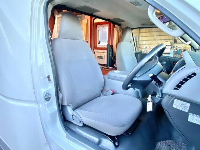 ハイエースワゴン 　ファンルーチェ　セレンゲティ　ツインサブバッテリー　ＦＦヒータ－　リアヒーター　リアクーラー　２０００Ｗインバーター　サイドオーニング　ルーフベント　テレビ　１２Ｖ冷蔵庫　外部充電　キッチン　コンロ（37枚目）