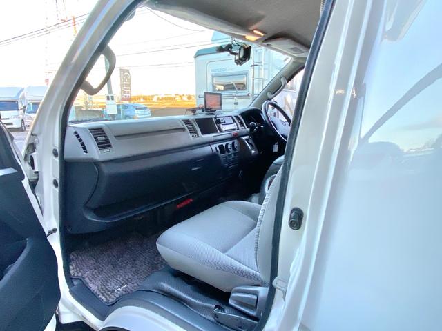 ハイエースワゴン 　ファンルーチェ　セレンゲティ　ツインサブバッテリー　ＦＦヒータ－　リアヒーター　リアクーラー　２０００Ｗインバーター　サイドオーニング　ルーフベント　テレビ　１２Ｖ冷蔵庫　外部充電　キッチン　コンロ（38枚目）